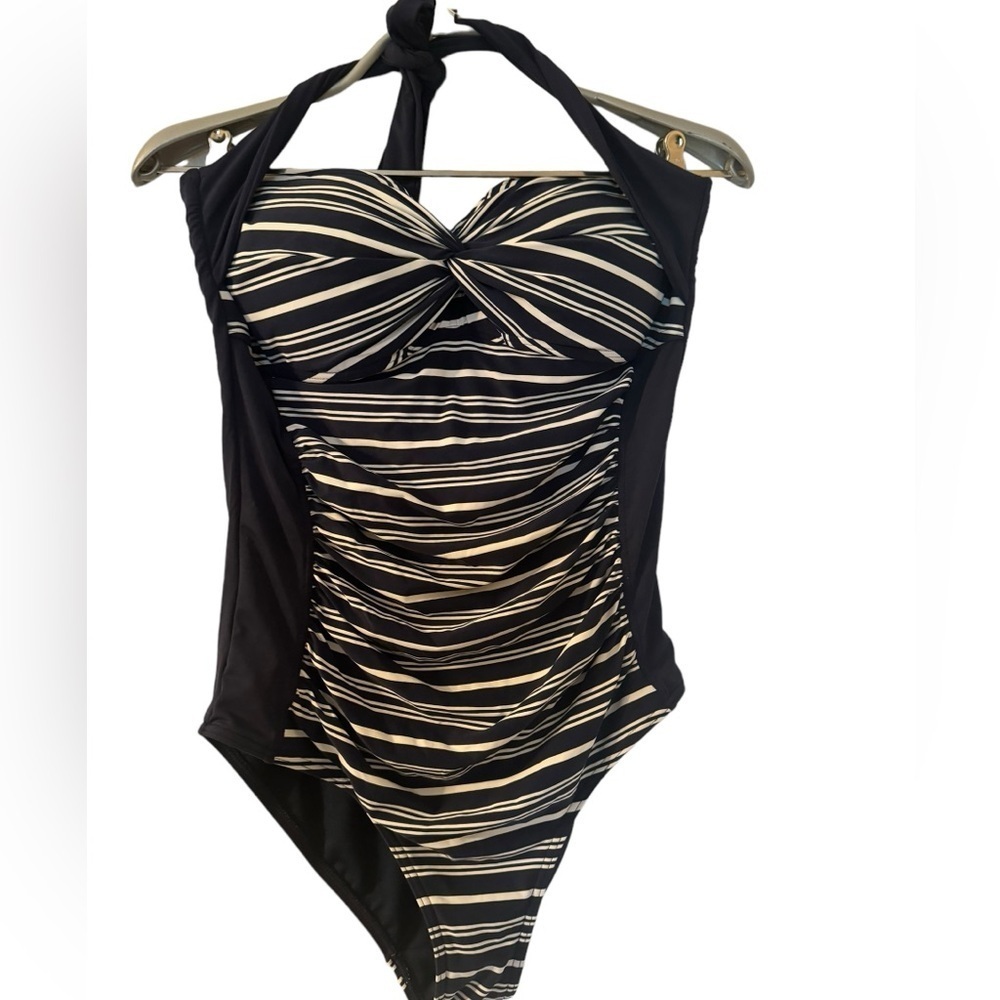 Moonrise one piece bathing suit navy and white stripe built in padding like new